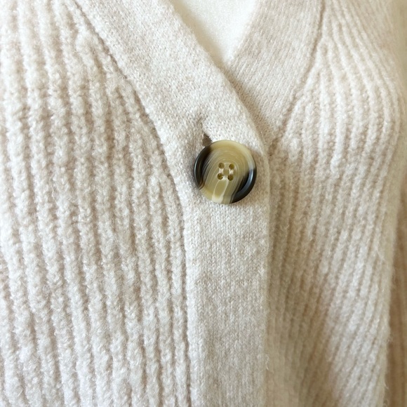 2023 Season - Dynamite Soft Cream Knit Cardigan - size Large - Picture 3 of 7
